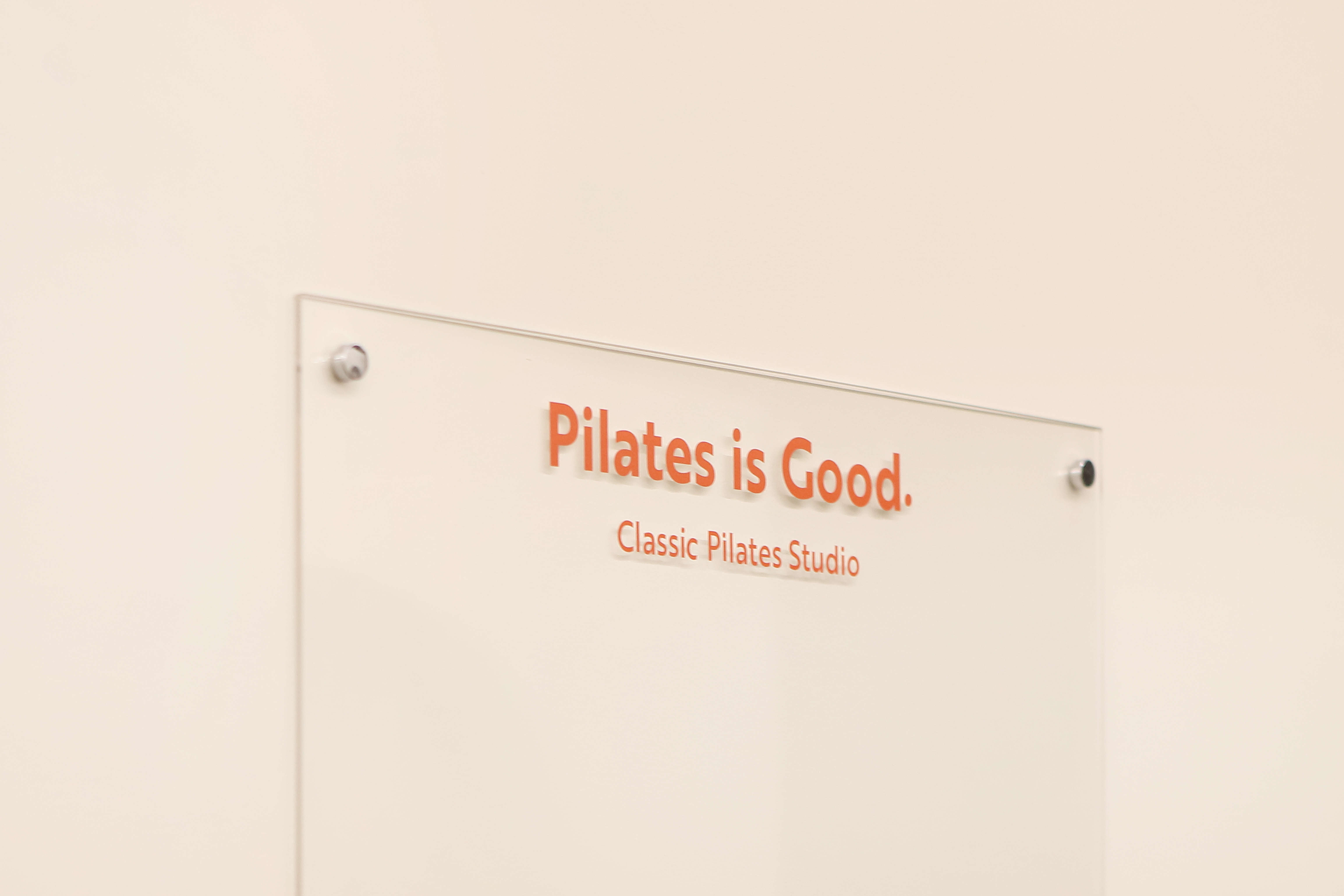 Pilates is Good 간판
